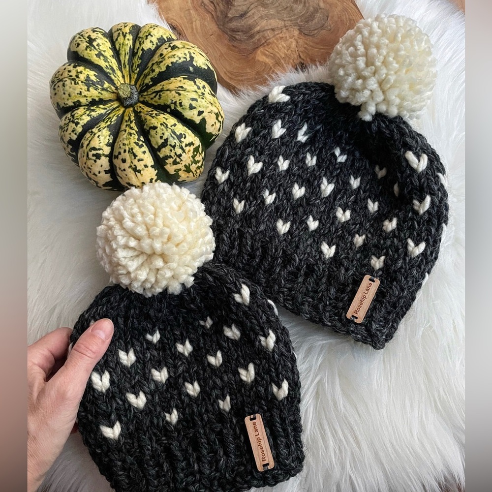 Handmade hand knitted women’s beanie hat charcoal gray ivory size S/M - Picture 1 of 1